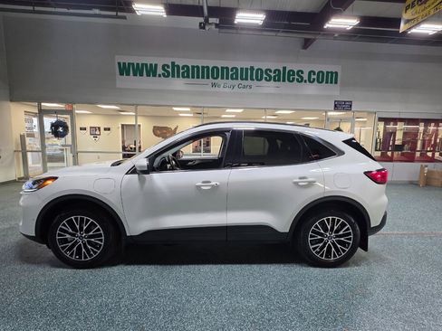 Used 2022 Ford Escape Titanium w/ Titanium Premium Package image 11