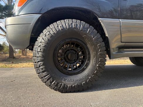 Used 2001 Lexus LX 470 4WD image 13