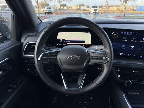 Used 2025 Chevrolet Suburban Z71 image 19