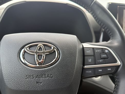 Certified 2025 Toyota Highlander LE FWD image 10