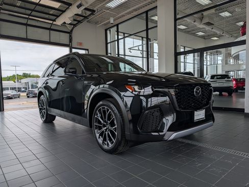 Certified 2025 MAZDA CX-70 Plug-In Hybrid w/ Premium Plus AWD/4WD image 1