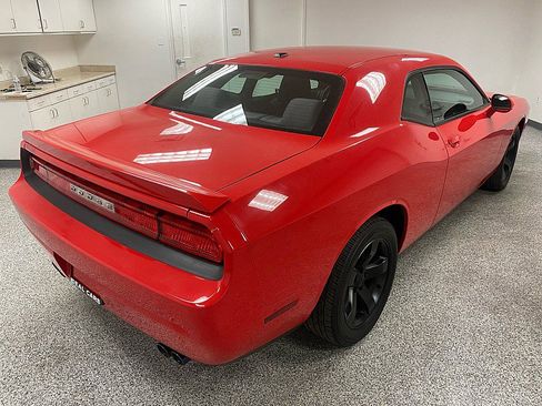 Used 2014 Dodge Challenger R/T image 5