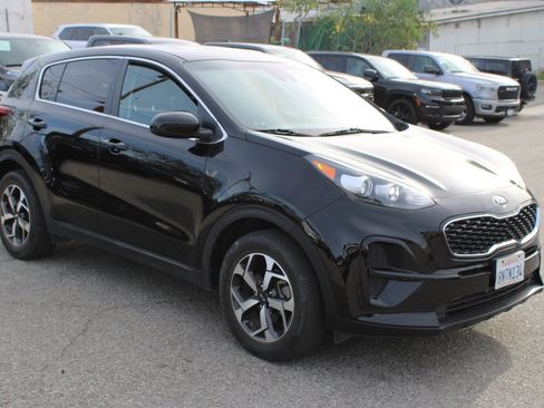 Used 2020 Kia Sportage LX image 3