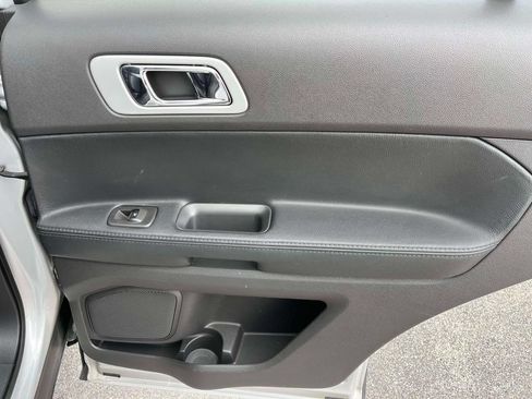 Used 2014 Ford Explorer XLT w/ Equipment Group 202A FWD image 19