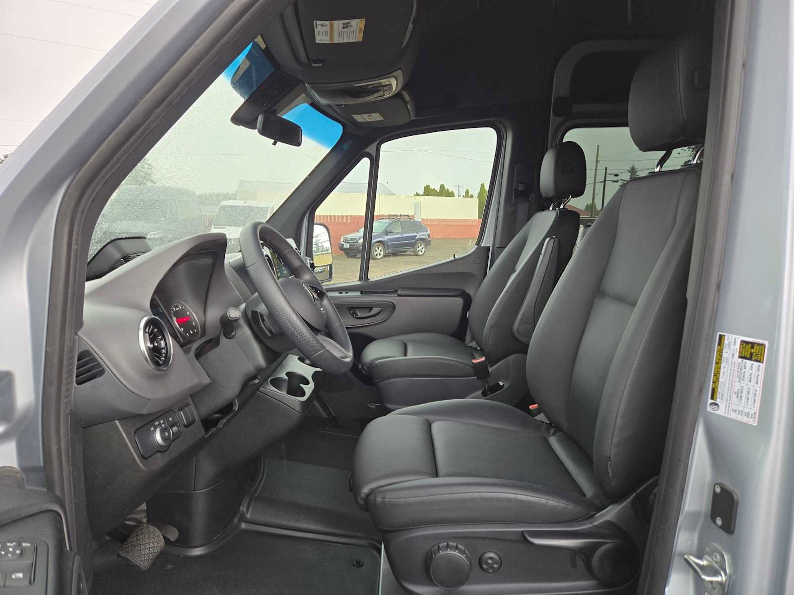 Used 2025 Mercedes-Benz Sprinter 2500 image 22