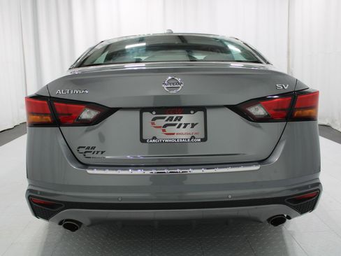 Used 2022 Nissan Altima 2.5 SV w/ SV Premium Package FWD image 6