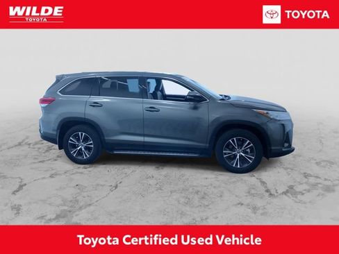 Certified 2019 Toyota Highlander Plus image 2