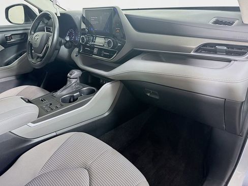 Used 2023 Toyota Highlander LE image 35