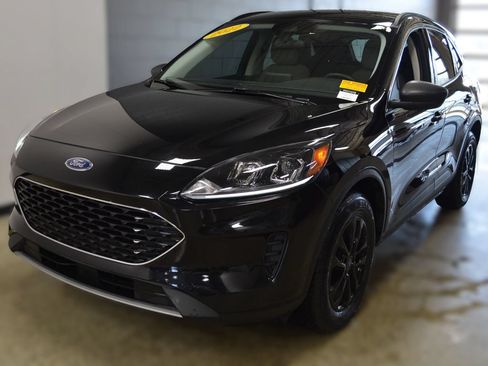 Certified 2022 Ford Escape SE w/ Convenience Package AWD/4WD image 1