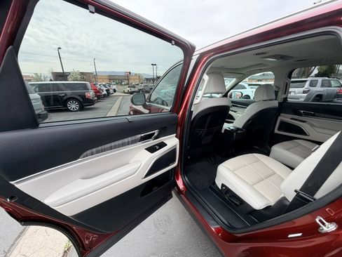 Used 2024 Kia Telluride EX w/ EX Captain's Chair Package AWD/4WD image 25