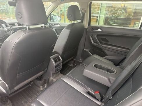 Used 2020 Volkswagen Tiguan SE FWD image 2