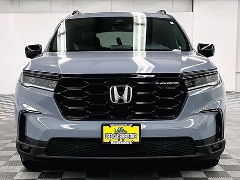 Used 2025 Honda Pilot Black Edition image 3