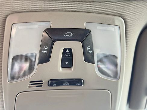 Used 2017 Toyota Sienna XLE image 25