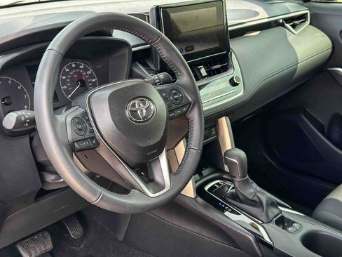 Used 2025 Toyota Corolla Cross LE w/ Moonroof Package FWD image 12