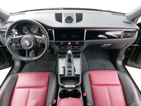Used 2024 Porsche Macan image 11