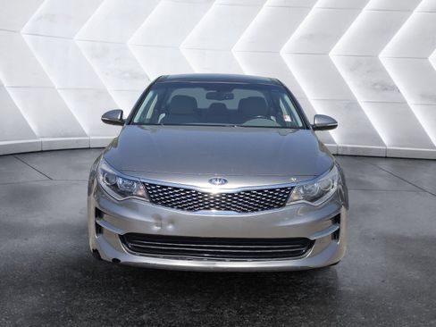 Used 2018 Kia Optima EX w/ Premium Package FWD image 7