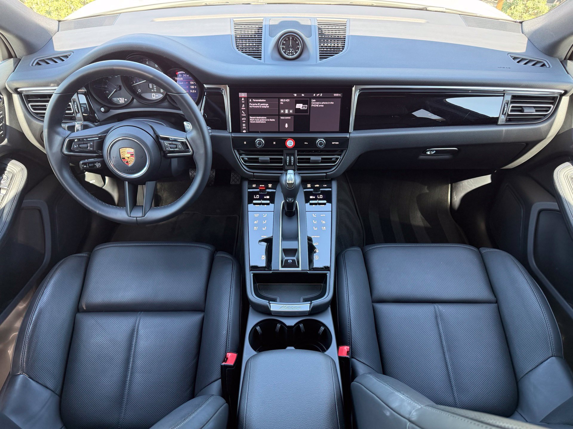 Used 2026 Porsche Macan AWD/4WD image 14