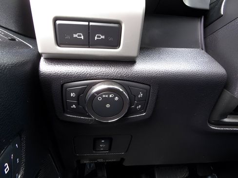 Used 2017 Ford F250 Lariat w/ Lariat Value Package image 27