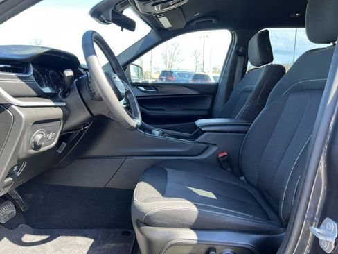 Used 2025 Jeep Grand Cherokee L Laredo w/ Luxury Tech Group I AWD/4WD image 3