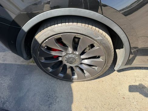 Used 2022 Tesla Model Y Performance image 32