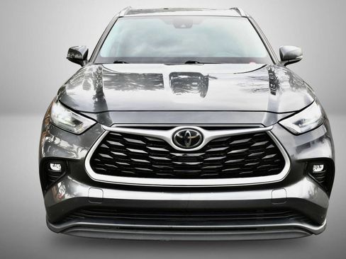 Used 2020 Toyota Highlander XLE image 10