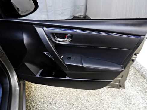 Used 2018 Toyota Corolla SE w/ SE Premium Package FWD image 11