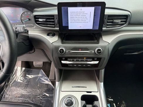 Used 2020 Ford Explorer XLT w/ Equipment Group 202A image 16