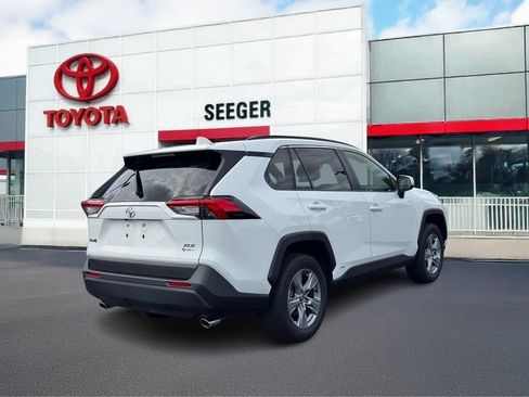 Used 2025 Toyota RAV4 XLE AWD/4WD image 6