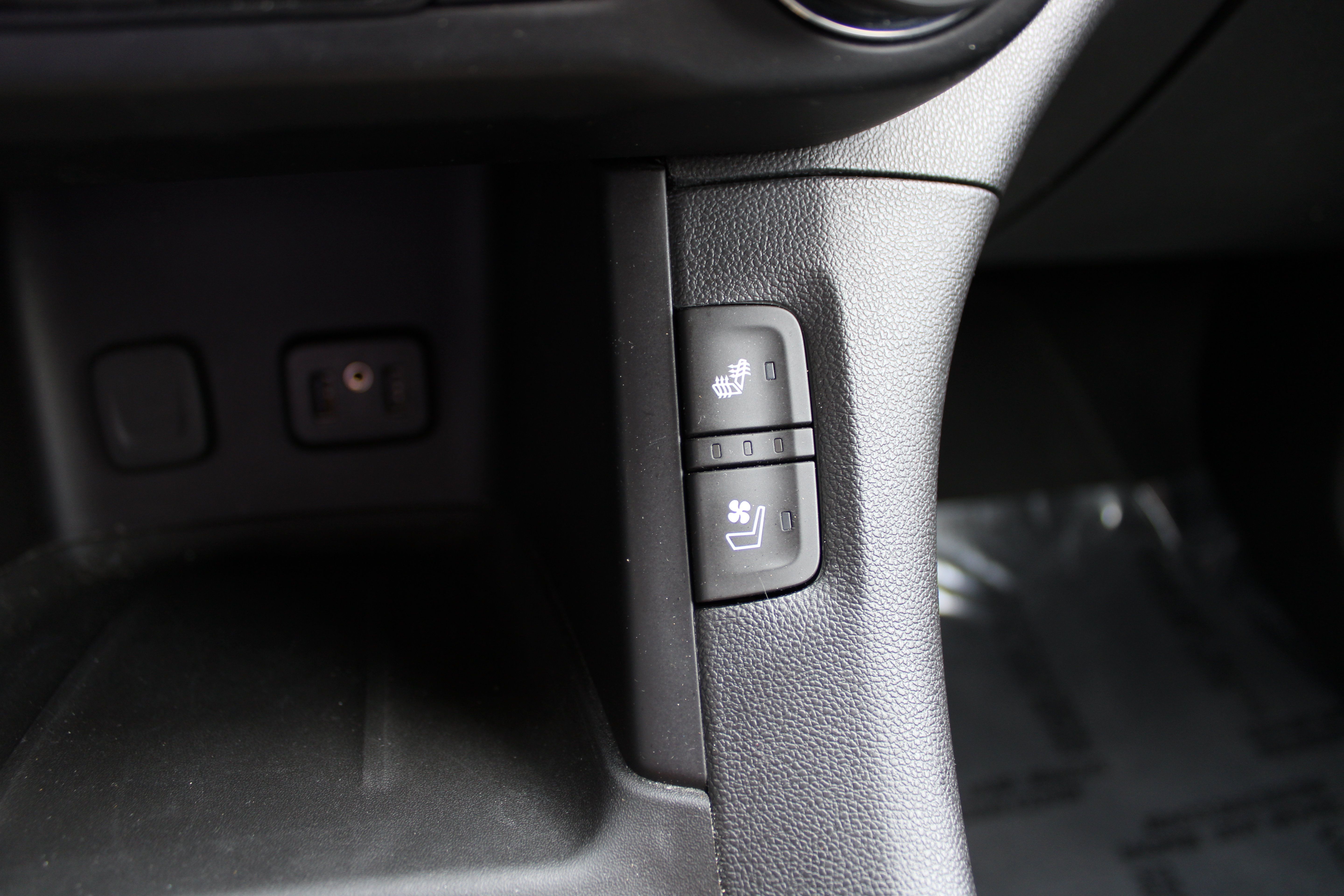 Used 2019 GMC Acadia Denali w/ Technology Package FWD image 24