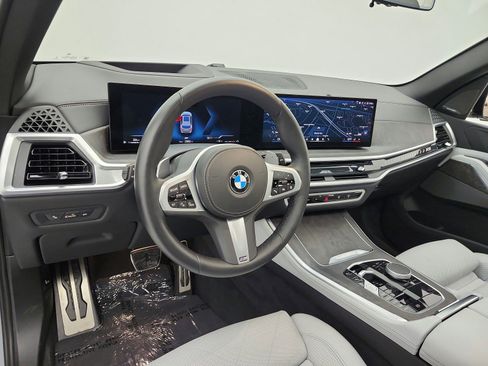 Used 2024 BMW X5 xDrive40i w/ M Sport Package image 9