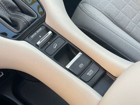 Certified 2023 Honda HR-V LX image 13