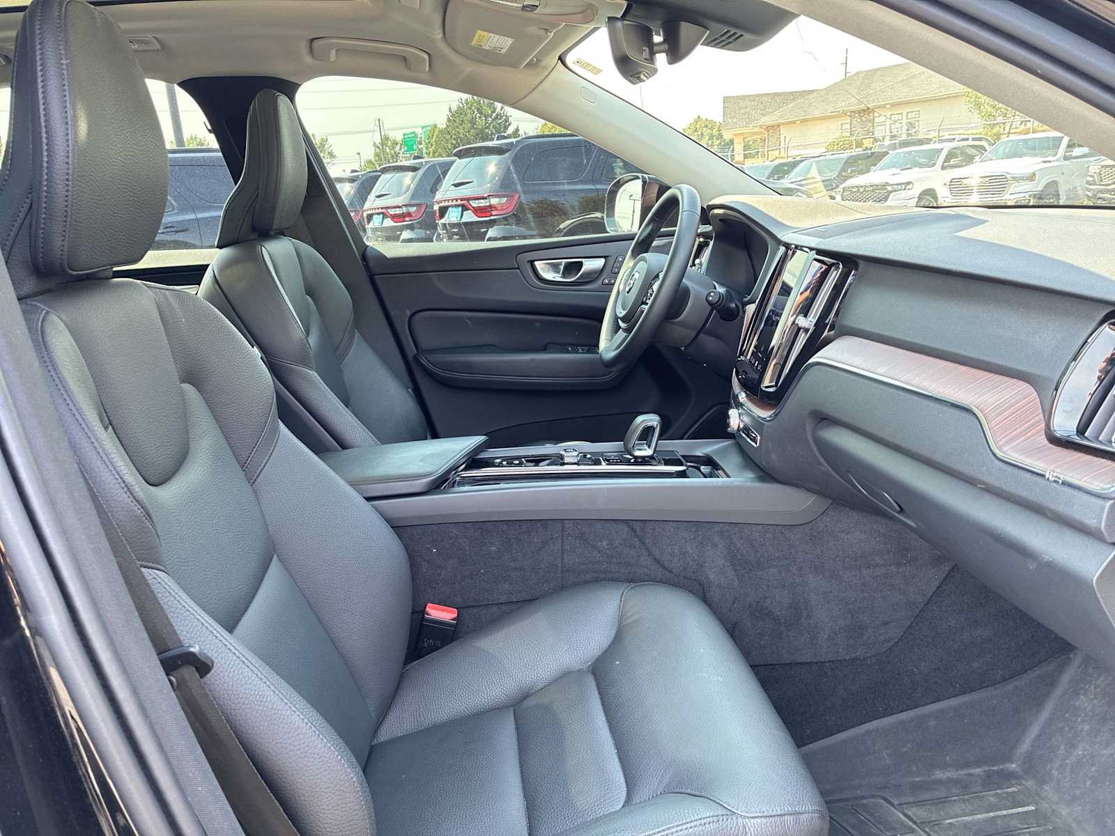 Used 2024 Volvo XC60 T8 Plus w/ Protection Package Premier AWD/4WD image 25