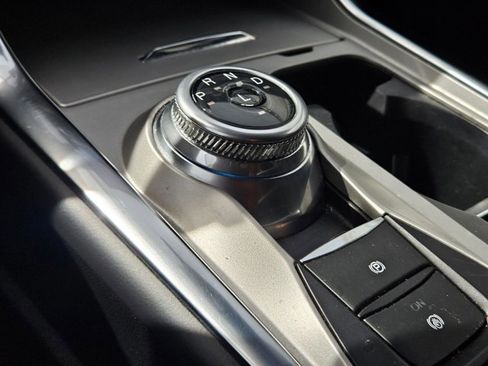 Used 2022 Ford Explorer XLT w/ Equipment Group 202A image 10