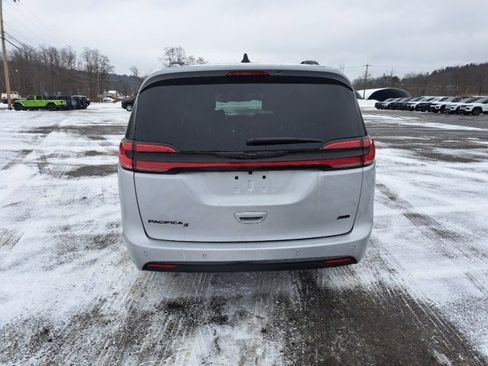 New 2026 Chrysler Pacifica Select image 8