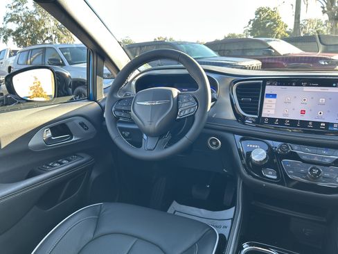 New 2026 Chrysler Pacifica Limited w/ S Appearance Package image 40