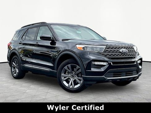Used 2022 Ford Explorer XLT w/ Equipment Group 202A AWD/4WD image 3