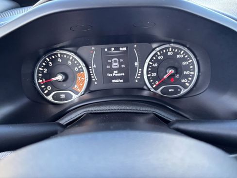 Used 2023 Jeep Renegade Latitude AWD/4WD image 17