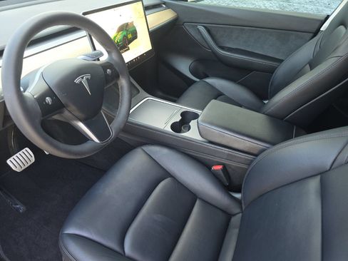 Used 2022 Tesla Model Y Performance AWD/4WD image 9