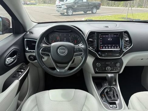 Used 2019 Jeep Cherokee Limited FWD image 5