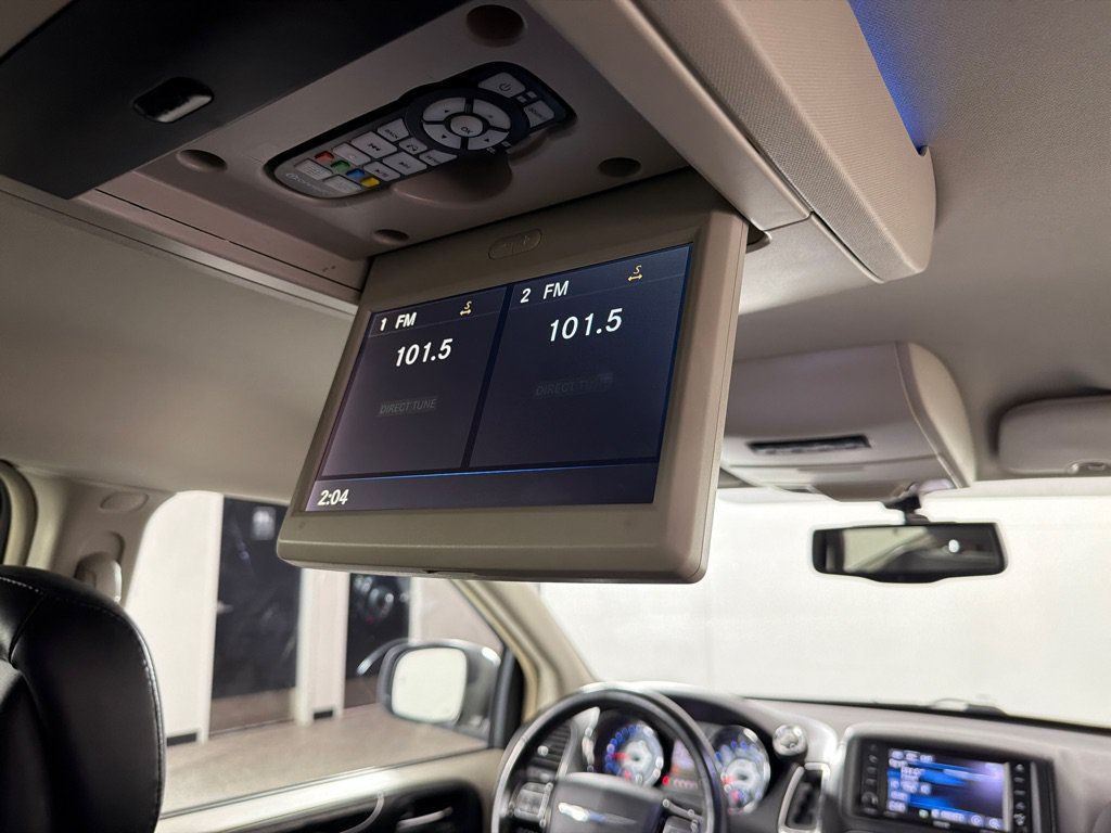 Used 2014 Chrysler Town & Country Touring-L FWD image 25