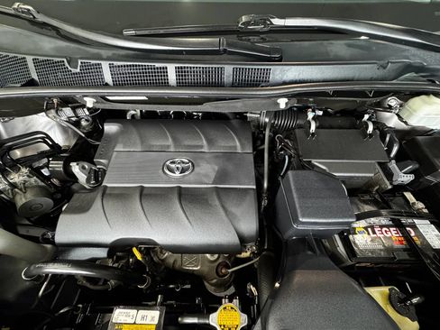 Used 2013 Toyota Sienna SE FWD image 40