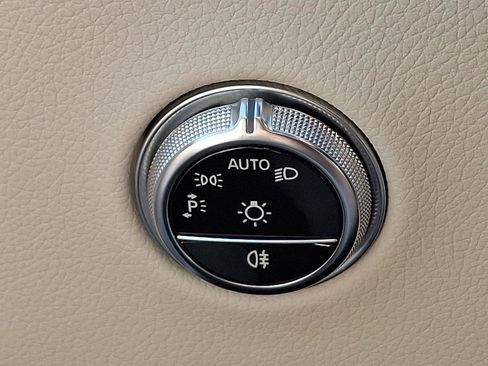 Used 2024 Mercedes-Benz GLC 300 image 23