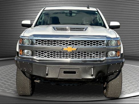 Used 2019 Chevrolet Silverado 2500 LT AWD/4WD image 2