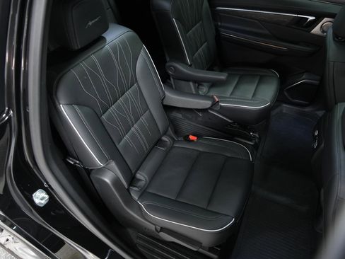 Used 2025 Buick Enclave Avenir w/ Super Cruise Package image 18