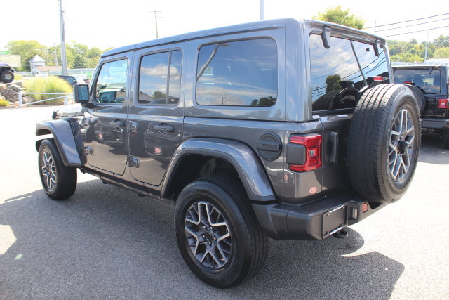Used 2025 Jeep Wrangler Unlimited Sahara AWD/4WD image 27