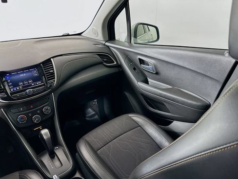 Used 2020 Chevrolet Trax LT w/ LT Convenience Package FWD image 22