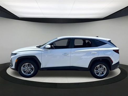 Used 2025 Hyundai Tucson SE image 10