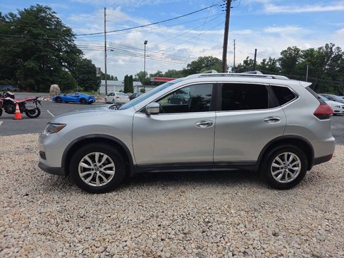 Used 2018 Nissan Rogue SV AWD/4WD image 4