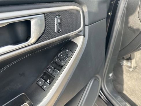 Used 2022 Ford Explorer XLT w/ Equipment Group 202A image 16