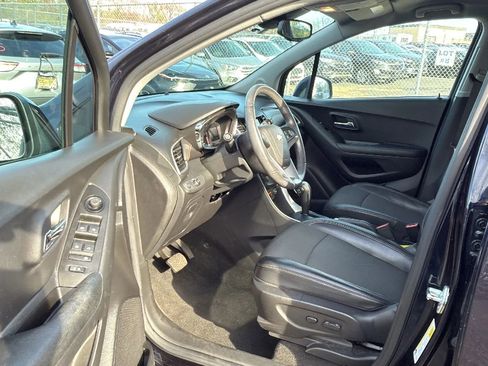 Used 2021 Chevrolet Trax LT w/ Driver Confidence Package AWD/4WD image 23
